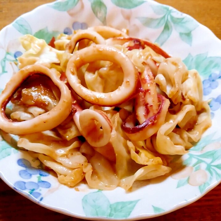 イカとキャベツの大蒜ゴマ味噌炒め